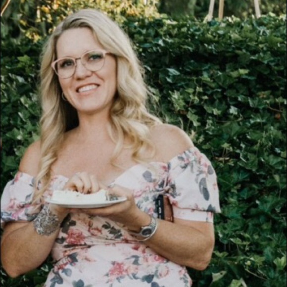 Meet your Posher, Nicole - Picture 4 of 4